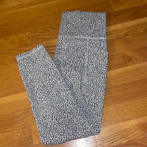 Athleta Cheetah Leggings - Picture 1 of 3